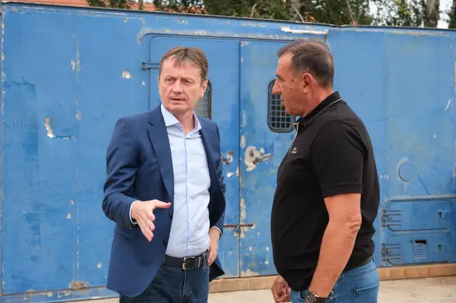 Glišić obišao radove na rekonstrukciji škole u Doljevcu / foto: RINA
