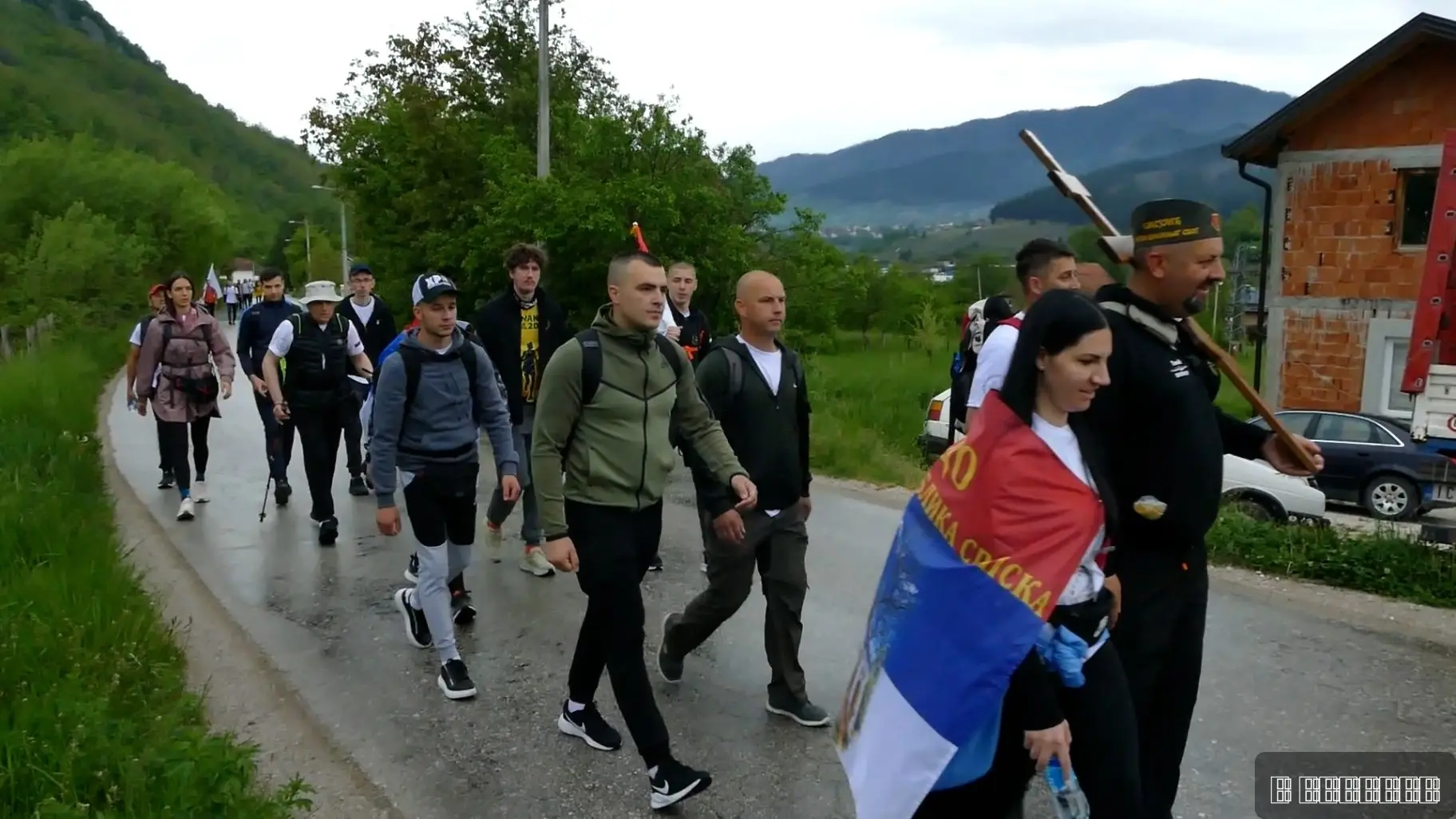 Na ovaj put se ide na krilima duše, a svaki korak je iz srca: Preko 20 hodočasnika krenulo peške od Rudog do manastira Ostrog - najviše omladine (FOTO)