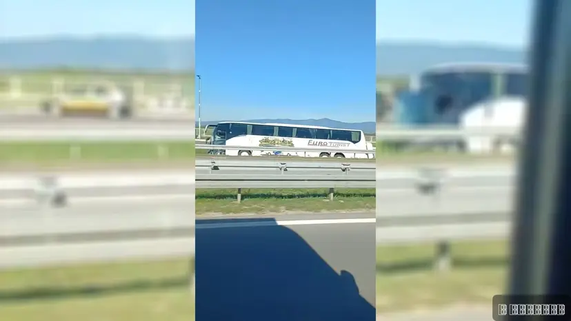 Autobus sleteo sa puta, u njemu bilo putnika: Teška nezgoda kod Ćićevca, sve se desilo u blizini naplatne rampe (VIDEO)
