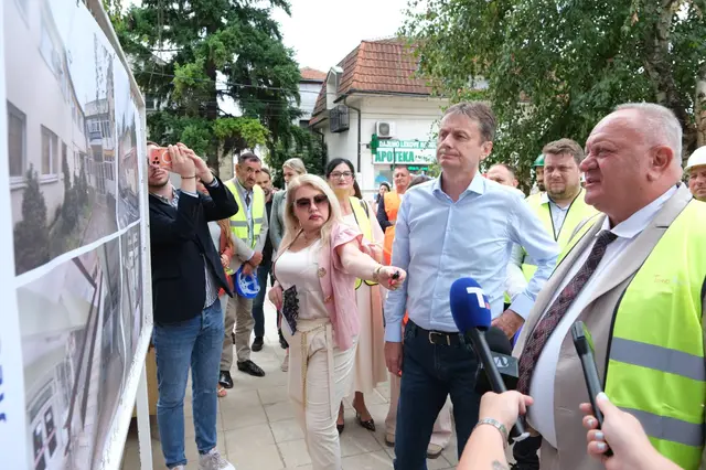 Leskovac – Glišić obišao rekonstrukciju Dečjeg dispanzera – Foto: RINA