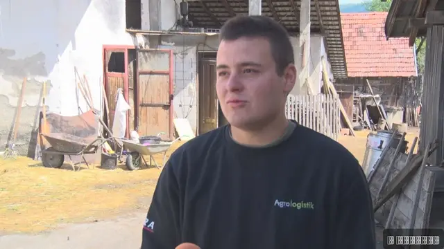 Dok mladi odlaze iz sela, Veljko (21) sa suprugom Tijanom ostao na dedovini/ Foto: RINA