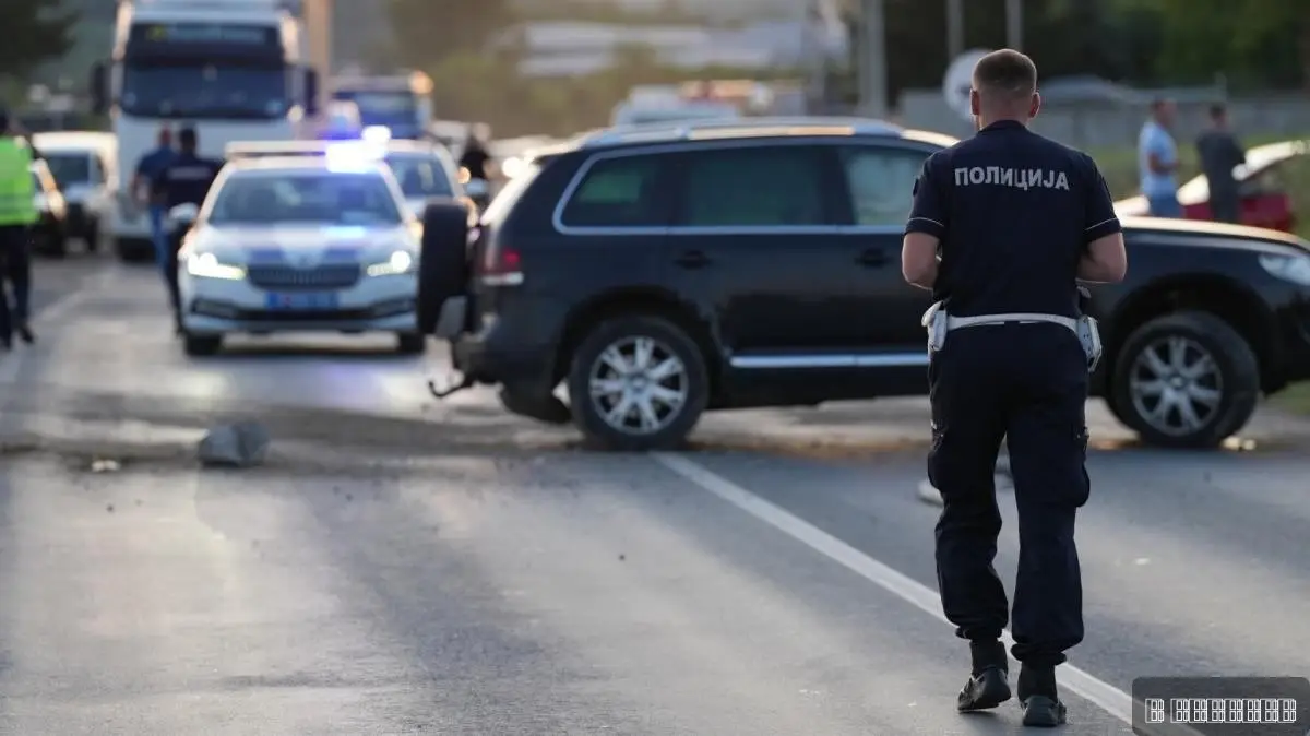 Kamion udario u automobil ispred sebe: Teška nezgoda na Ibarskoj magistrali u Preljini, stvorena kilometrska kolona vozila