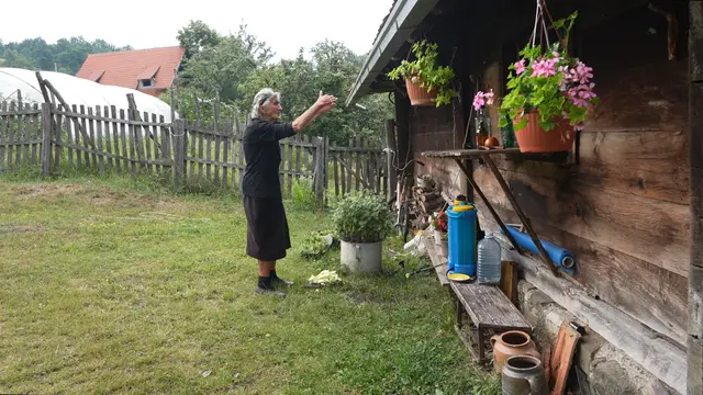 Baka Olga nosila sina Predraga ceo njegov život na rukama / foto: RINA