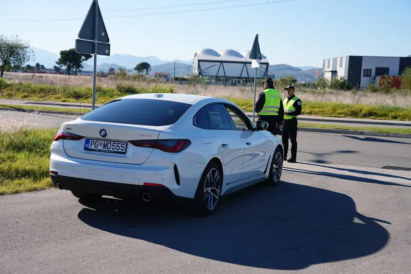 Presretači na ulicama, vozači ako idete ka Crnoj Gori budite oprezni: Zbog prazničnog vikenda najavljene velike gužve i stroge kontrole