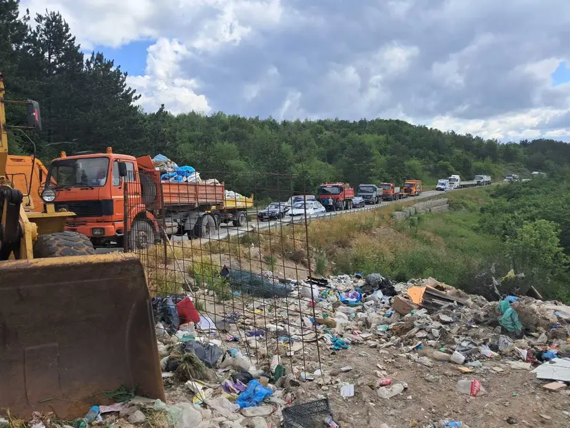 Stiglo privremeno rešenje za najveću ekološku krizu u Sjenici: Otpad ide u Drugliće, ali potrebno i  sistemsko delovanje da se veliki problem trajno reši  (FOTO)