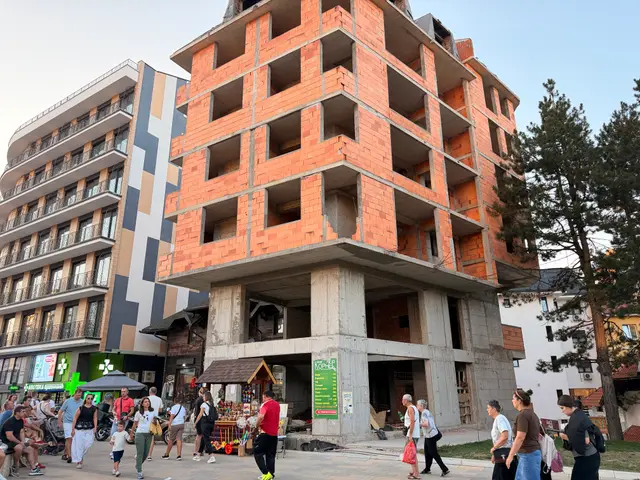 Neobična građevina u centru Zlatibora i ovog leta privlači pažnju prolaznika/ foto: RINA