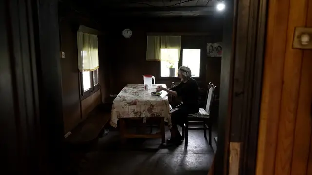 Baka Olga nosila sina Predraga ceo njegov život na rukama / foto: RINA