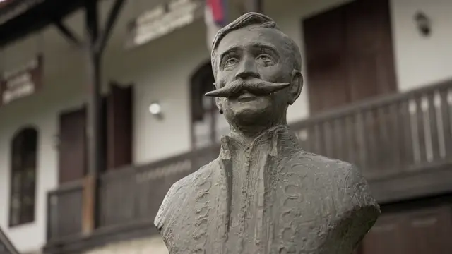 Spomenik knezu Aleksi Popoviću u Kosjeriću / foto: RINA