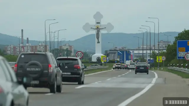 Đurđevdanski krst visok 18 metara i privlači veliku pažnju/ Foto: RINA