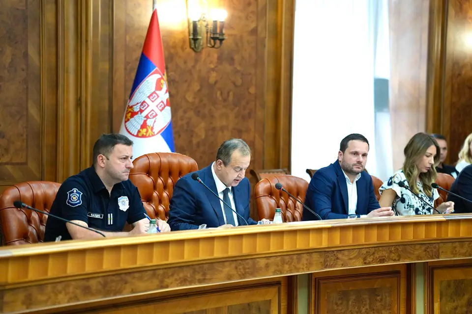 SRBIJA U VATRENOM OBRUČU: Aktivna 31 požara, vatra zahvatila više od 2.000 hektara Deliblatske peščare (FOTO)