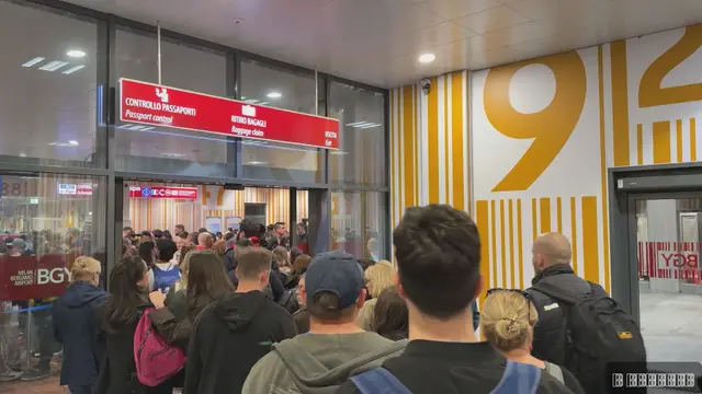 Srbi zarobljeni satima na aerodromu/ Foto: RINA
