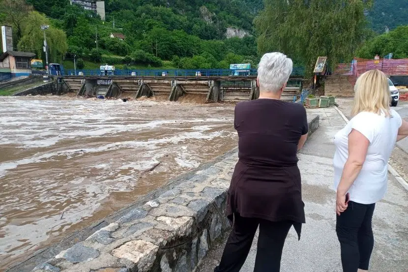 Naložena obdukcija pronađenih tela: Tragedija na reci Đetinji, identitet nastradalih muškaraca još uvek nije poznat