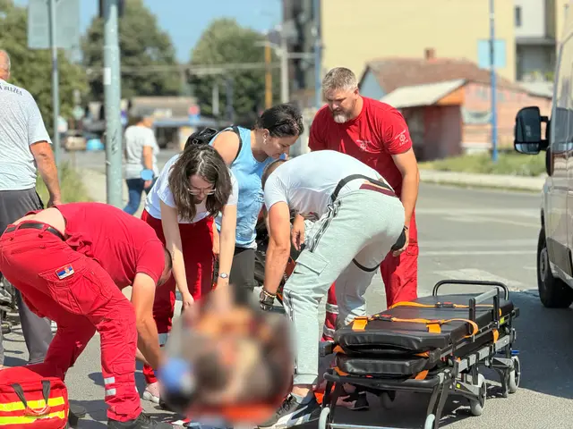 Težak udes u Čačku, povredjen biciklista/ Težak udes u Čačku, povredjen biciklista/ Foto: RINAFoto: RINA