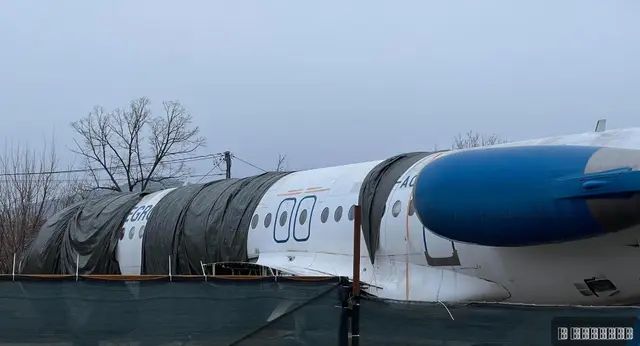 Avion parkiran na livadi, foto: RINA