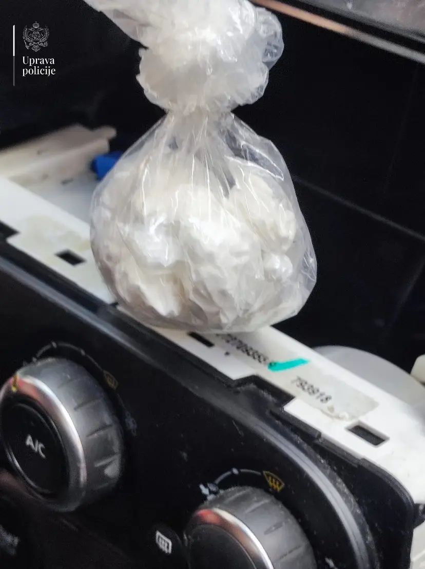 Srbin uhapšen u velikoj akciji policije u Podgorici: Sumnja se da je prodavao marihuanu i kokain na ulici (FOTO)