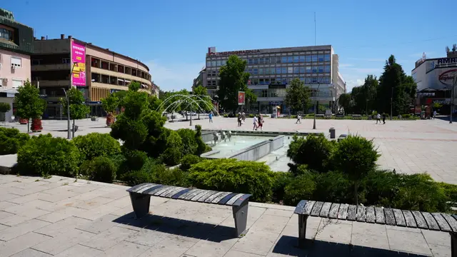 Čačak – visoke temperature ispraznile ulice, poluprazni kafići i tek poneki prolaznik – Foto: RINA