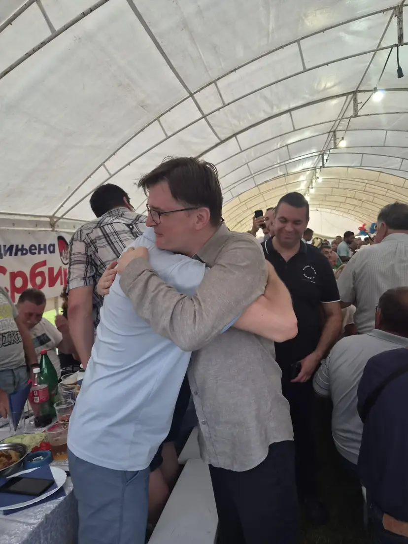 Jovanov oduševio Lučane, zapevao uživo veliki narodni hit: Ispraćen uz gromoglasan aplauz i uz poziv da dođe na Sabor trubača