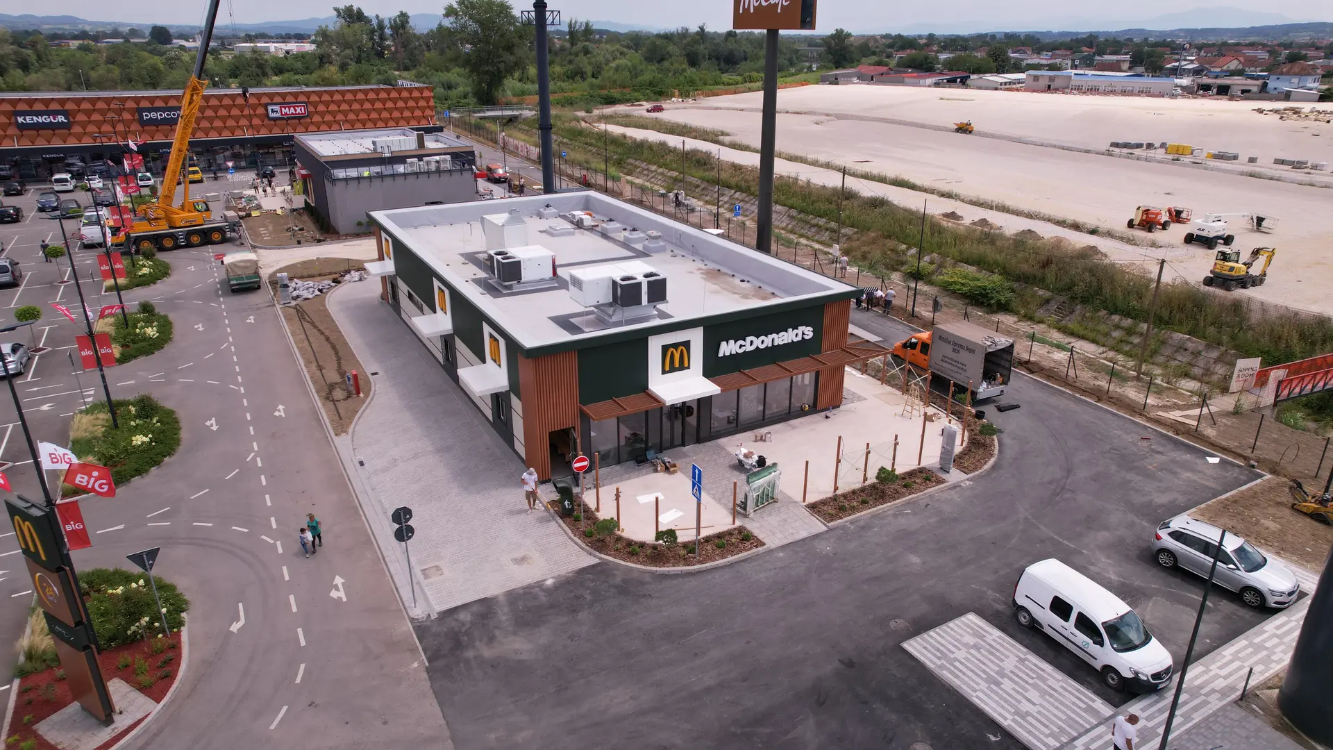 Jedva čekamo da se otvori, to je baš nedostajalo Čačku: Sitno se odbrojava do početka rada čuvenog McDonaldsa u gradu na Moravi (FOTO)