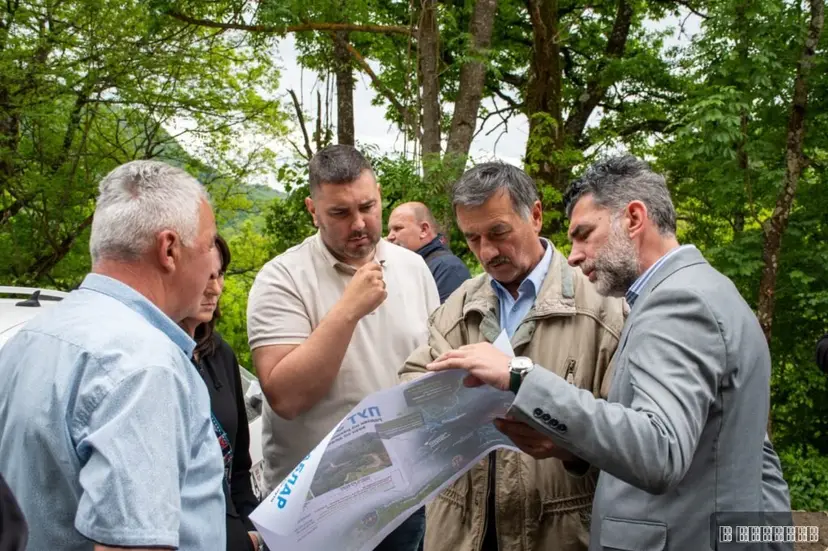 Sjajno izgleda: Završen prilazni put do staklenog vidikovca na Kablaru, meštani kažu - ovo je za nas ko sedmica na lotou (FOTO)
