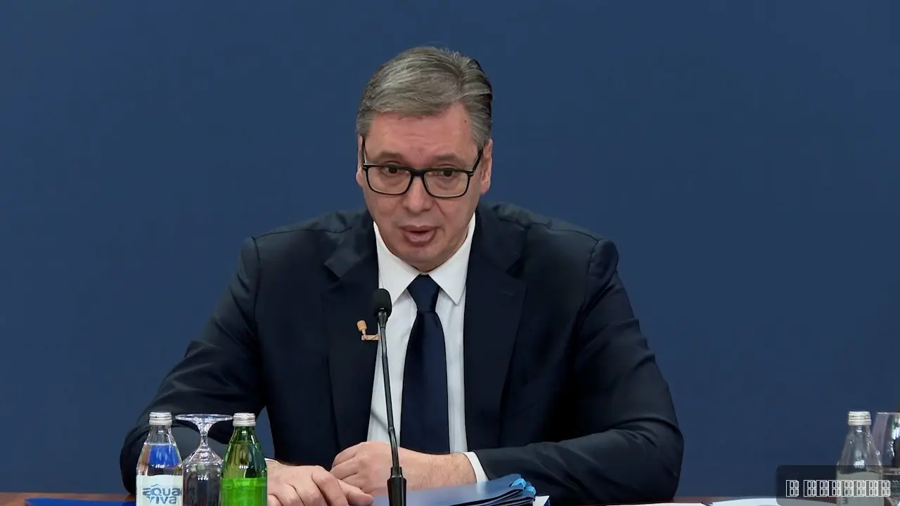 Ponovo su pokazali samo nasilje: Oglasio se Vučić nakon haosa na protestu u Beogradu