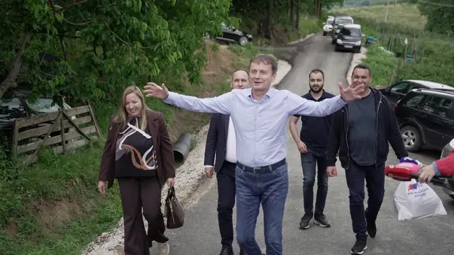 Glišić u poseti porodici Gerzić u Viči  Foto RINA