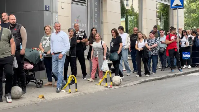 Nikad duži redovi ispred Hrama / foto: RINA