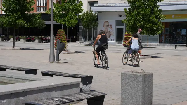 Čačak – visoke temperature ispraznile ulice, poluprazni kafići i tek poneki prolaznik – Foto: RINA