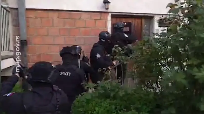 Maloletnik bacio bombu u Kragujevcu: Sve radio po nalogu preko telefona, obećana nagrada 1.000 evra (FOTO)(VIDEO)