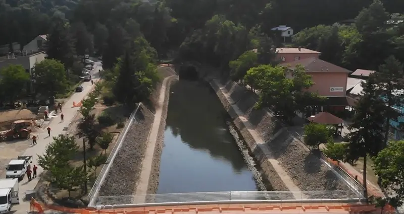 Mladalačka zabava završila teškom nezgodom: Mladića u Ovčar Banji udario voz - ovo su detalji