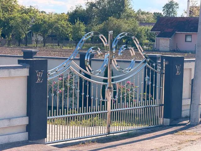 Neobična Luj Viton kuća kod Lajkovca, foto: RINA