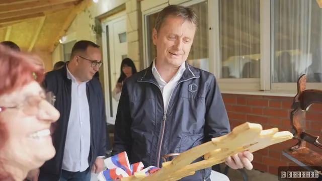 Ministar Glišić posetio domaćine u selu Čukojevac, foto: RINA