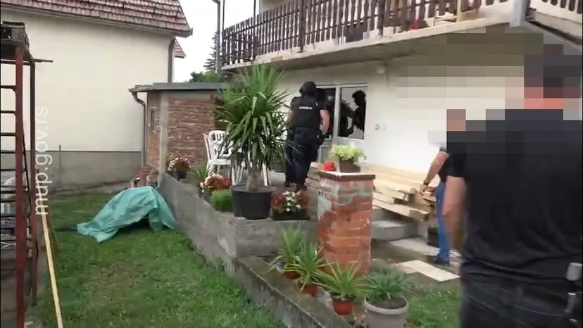 Pretio Vučiću i Vučićeviću na Fejsbuku, uhapšen muškarac iz okoline Kragujevca