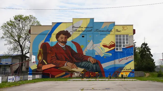 Oslikan mural na školi u selu Zablaće, foto: RINA