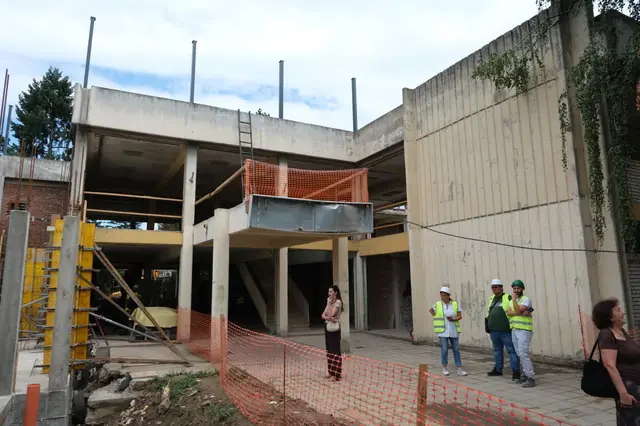 Leskovac – Glišić obišao rekonstrukciju Dečjeg dispanzera – Foto: RINA