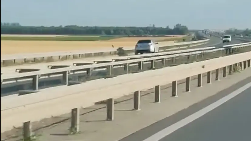 Šta je ovim ljudima u glavi: Vozač bmw-a na auto-putu kod Obrenovca brzo vozio u suprotnom smeru, tragedija izbegnuta za dlaku (FOTO)