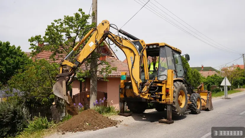 Kupovali smo flaširanu vodu i pili, cevi pucale svaki čas: Posle 50 godina rekonstruiše se mreža u Žabarima - gradi se preko 250 novih priključaka (FOTO)(VIDEO)