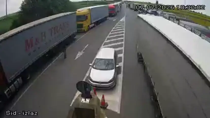 Krenuli ste ka Hrvatskoj? čeka vas pakao na granici: Nepregledne kolone šlepera stoje kod Šida, zadržavanje neverovanih pet sati (FOTO)