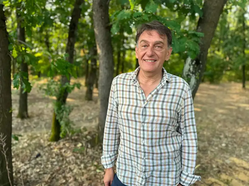 Ovo je čovek koji pomaže uplašenim Čačanima: Dejan je stručnjak za bezbedno hvatanje zmija, ovih dana mu se telefon usijao od poziva (FOTO)