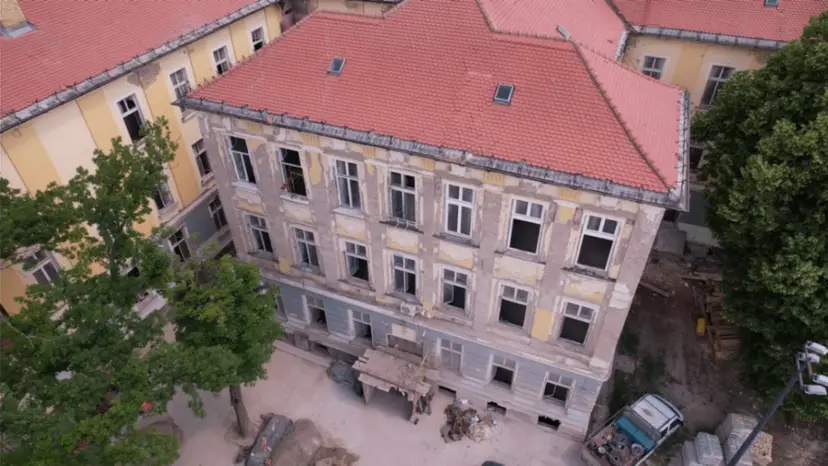 Ovaj grad jedno od najvećih gradilišta u Srbiji: Gimnazija u Kikindi stara više od 100 godina i krije tragičnu priču - za njenu rekonstrukciju izdvojeno preko 800 miliona dinara (FOTO)(VIDEO)