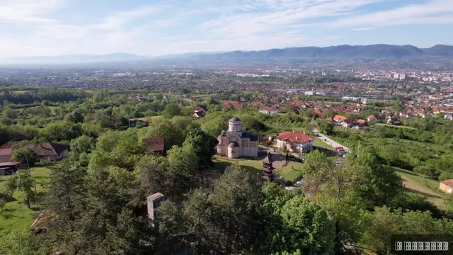 Veliki broj vernika u crkvi Svetog Lazara na Ljubić brdu, foto: RINA