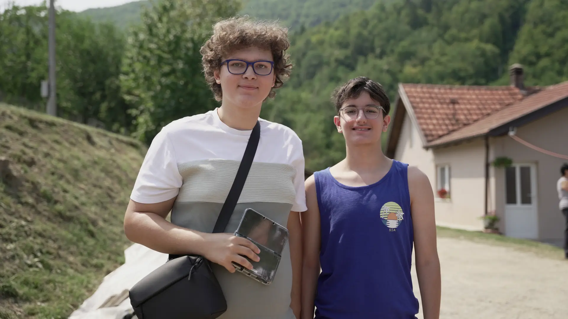 Ovo nema u Francuskoj, sve je prelepo: Došli iz Pariza i oduševili se srpskim selom - do Beserovine u srcu Tare sada stigao i asfalt (FOTO)(VIDEO)