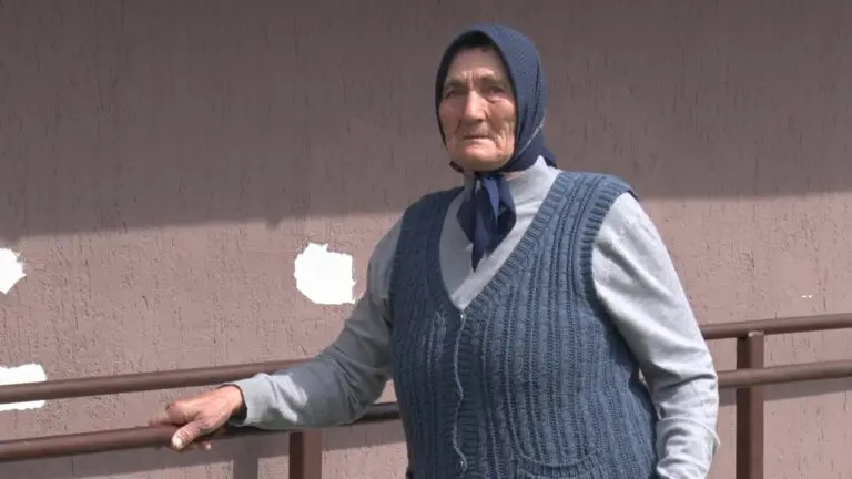 Majka ne napušta, ona se bori: Milica je prava heriona sa planine - starica čuva i pazi svoja dva bolesna sina (FOTO)