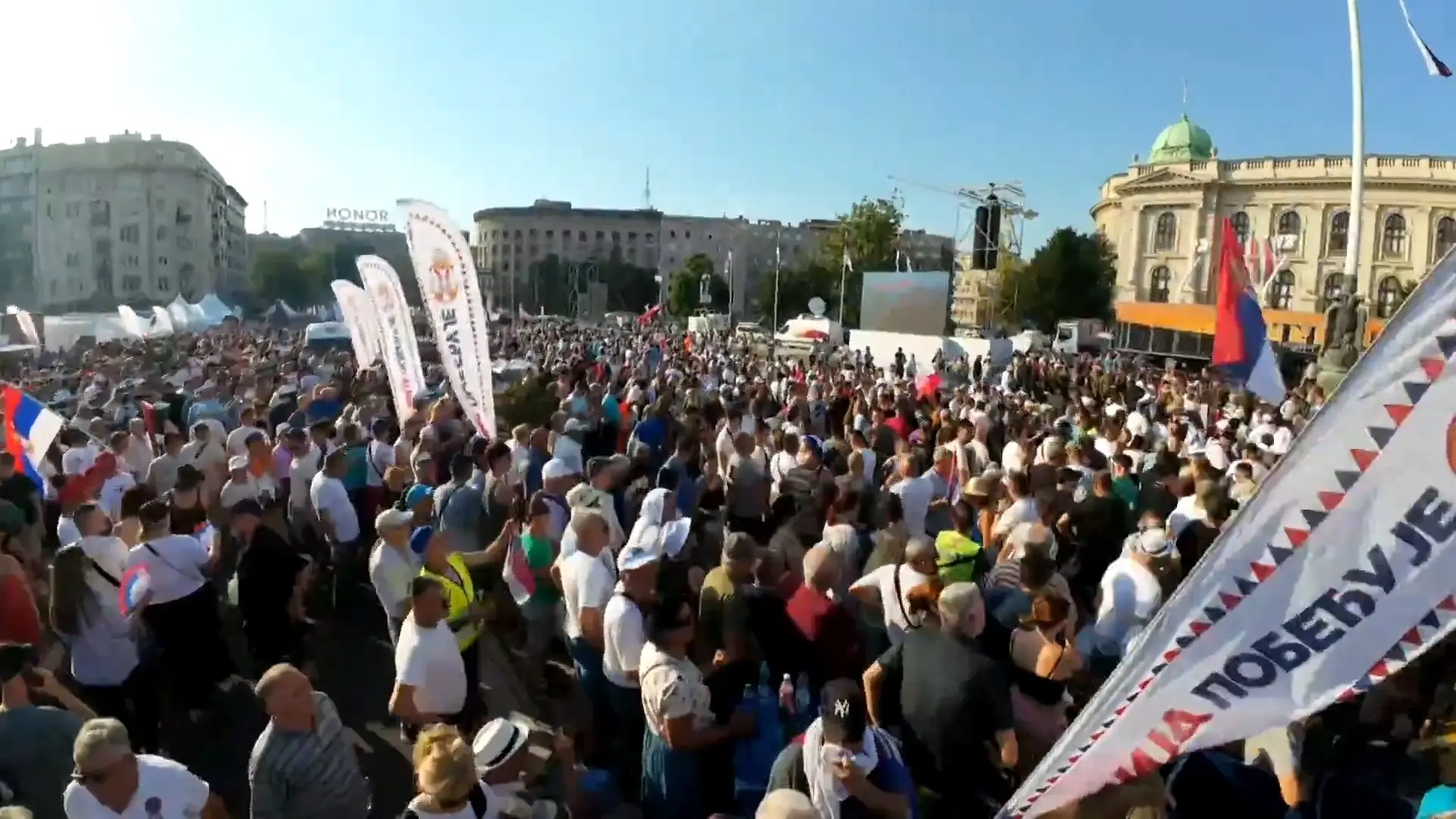 Pre 14 godina država nije imala para ni za penzije, danas svi žive bolje: Vučić pred desetinama hiljada ljudi poslao jaku poruku - samo kad smo ujedinjeni možemo sve (FOTO)(VIDEO)