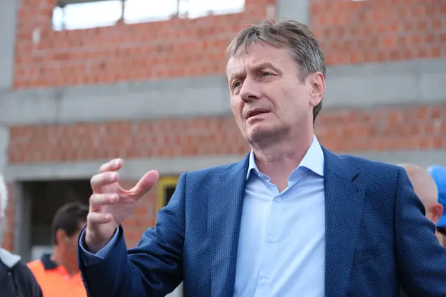 Glišić obišao radove na rekonstrukciji škole u Doljevcu / foto: RINA