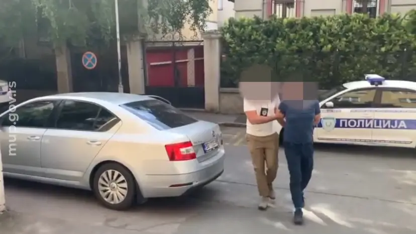 Izazivali haos na javnom skupu u Beogradu, pa im se obilo o glavu: Uhapšene dve osobe zbog prevrtanja i paljenja kontejnera, na policiju letele kamenice, topovski udari i baklje
