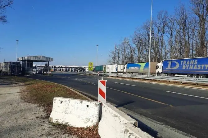 Kolone na granicama i do 300 minuta: Najduže zadržavanje na izlazu iz Srbije, vozače čekaju i radovi na autoputevima