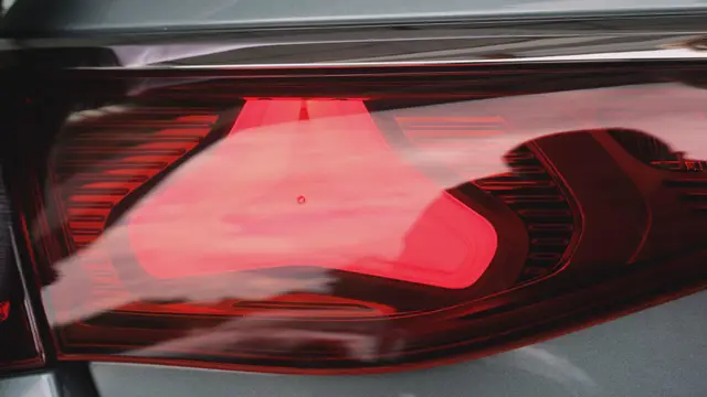 Čačanka Mina radi neverovatan posao i od luksuznih automobila pravi savršenstvo/ Foto: RINA
