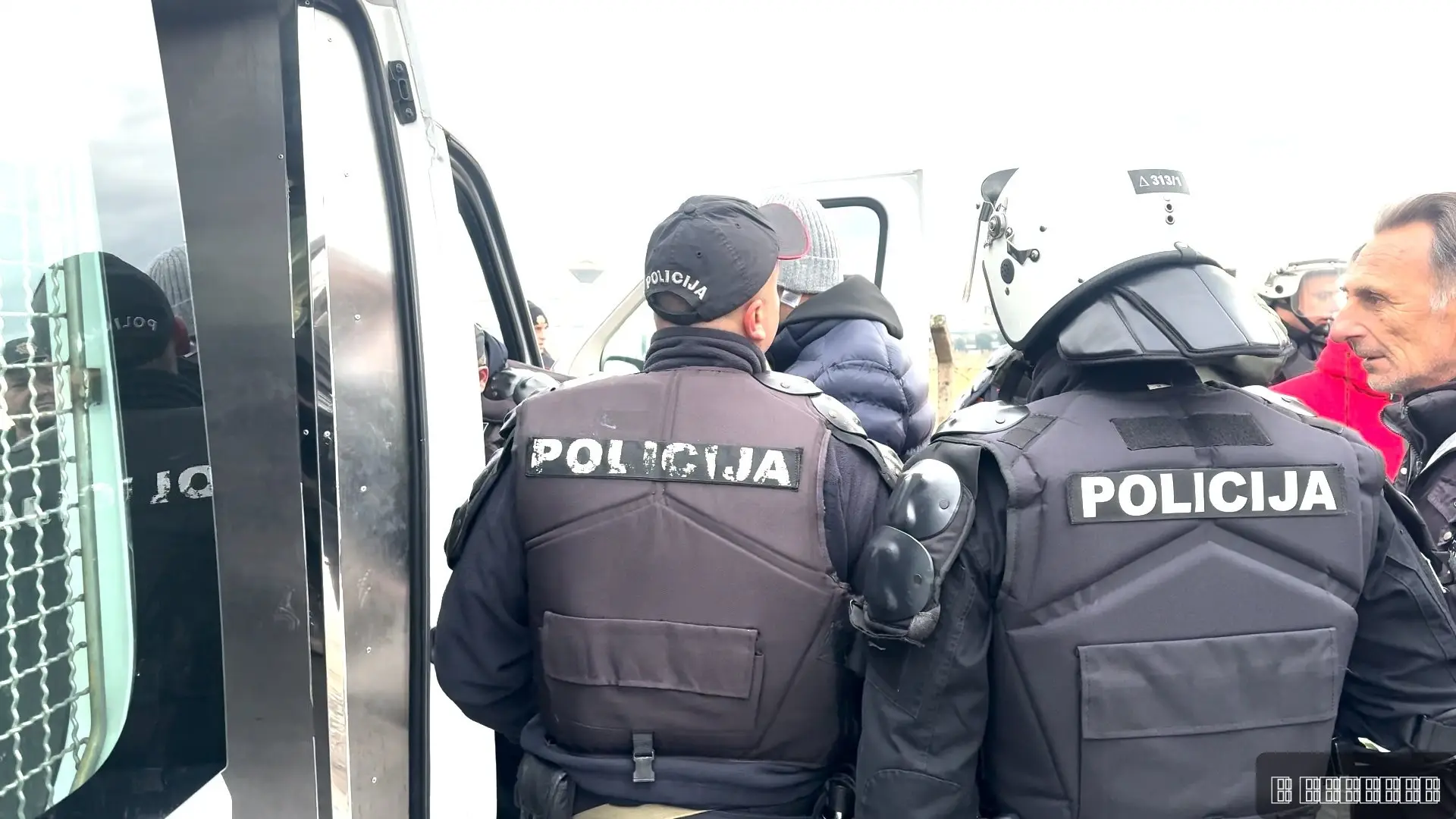 Bežao peške preko zelene granice pa završio u zatvoru: Državljanin Srbije uhapšen u Crnoj Gori, za njim tragala policije iz dve države