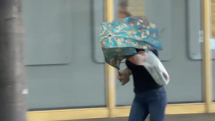 Prst pred okom se nije video: Snažno nevreme pogodilo Čačak, jak grad u ariljskom selu - važan apel upućen vozačima (FOTO)(VIDEO)