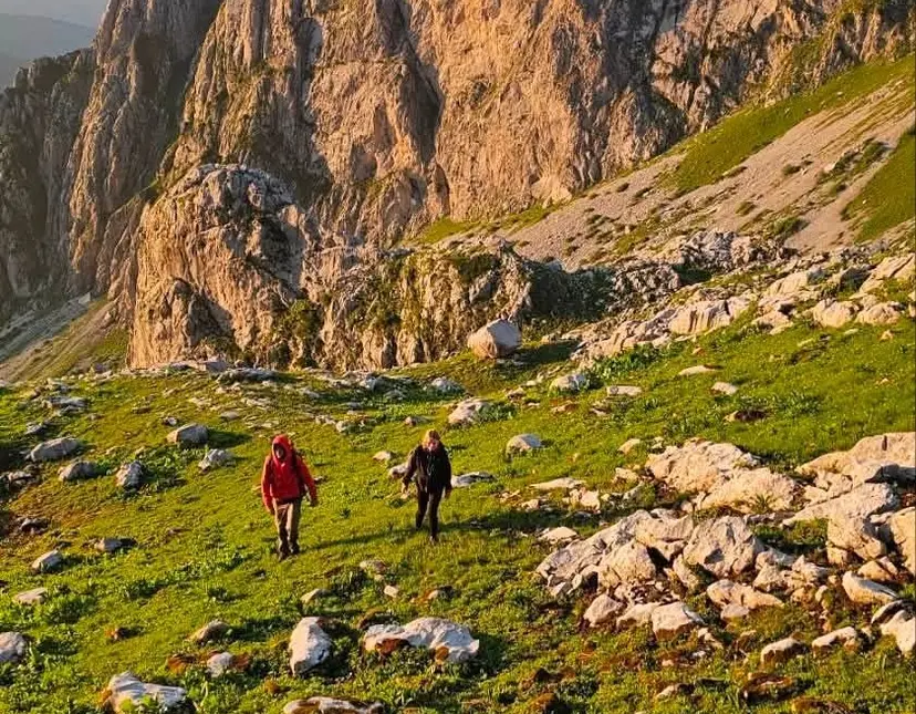 Nezapamćena bahatost na Prokletijama: Poljaci rekli da su zaglavljeni u steni i zvali pomoć, spasioci krenuli po jako lošim uslovima i zatekli ih na - livadi